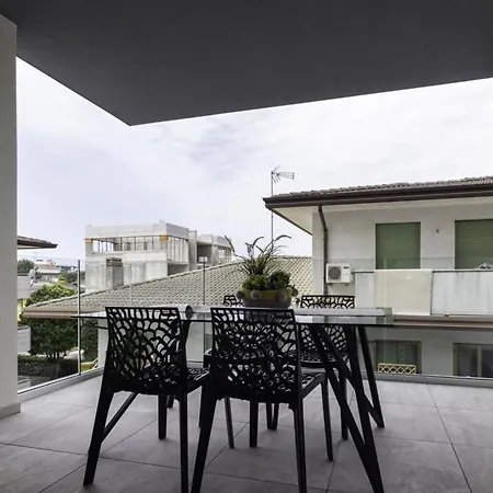דירה Modern Retreat With A Big Terrace *