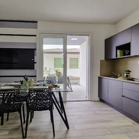 Modern Retreat With A Big Terrace * 比比翁