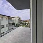 Modern Retreat With A Big Terrace Lejlighed